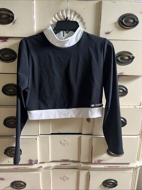 New Balance Black & White Cropped Mock-Neck Long Sleeve Top